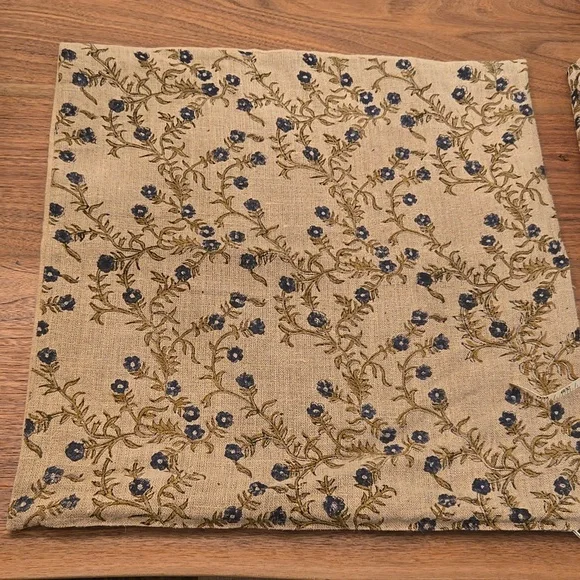 Beautiful Linen Accent Pillow cover - Picture 2 of 8